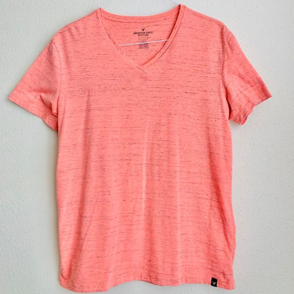 American Eagle Men’s Salmon V-Neck (Size M)